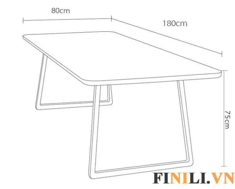 Bàn làm việc được thiết kế với bề mặt bàn lớn giúp mang lại không gian rộng rãi, thoải mái khi làm việc.