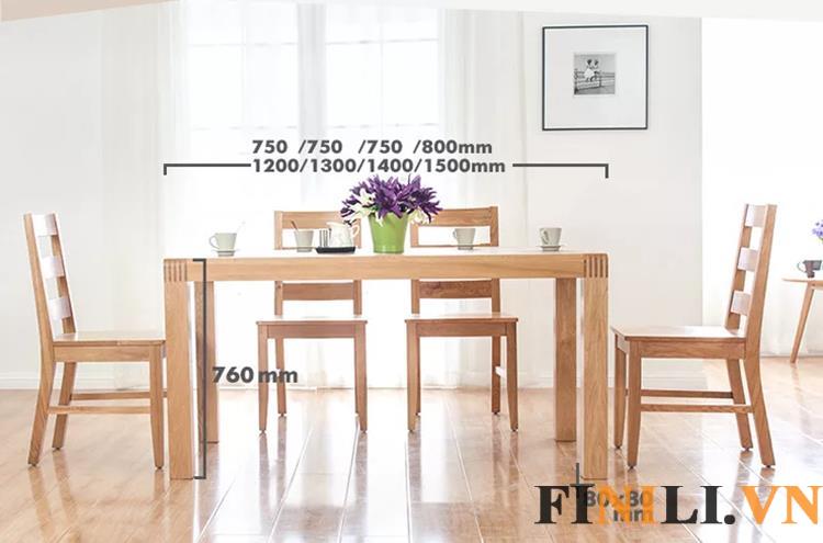Bộ bàn ăn được làm từ gỗ sồi tự nhiên với đường nét vân gỗ sang trọng thanh lịch