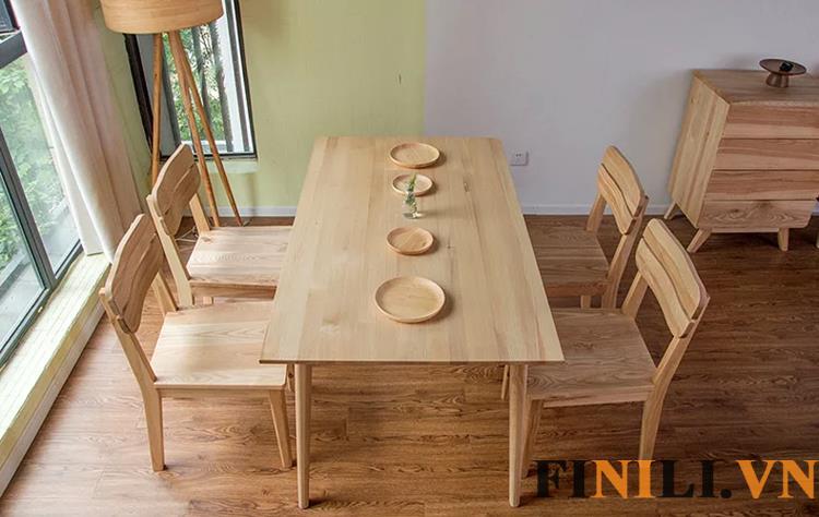 Bộ bàn ghế ăn có mặt bàn thiết kế diện tích rộng rãi, mài mịn an toàn cho người sử dụng