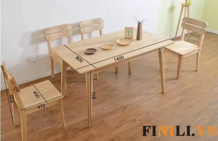 Bộ bàn ghế ăn có bề mặt gỗ được mài mịn, an toàn cho người sử dụng