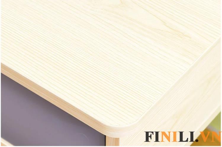 Bàn làm việc được thiết kế từ gỗ MDF lõi xanh có khả năng chống ẩm, mối mọt hiệu quả.
