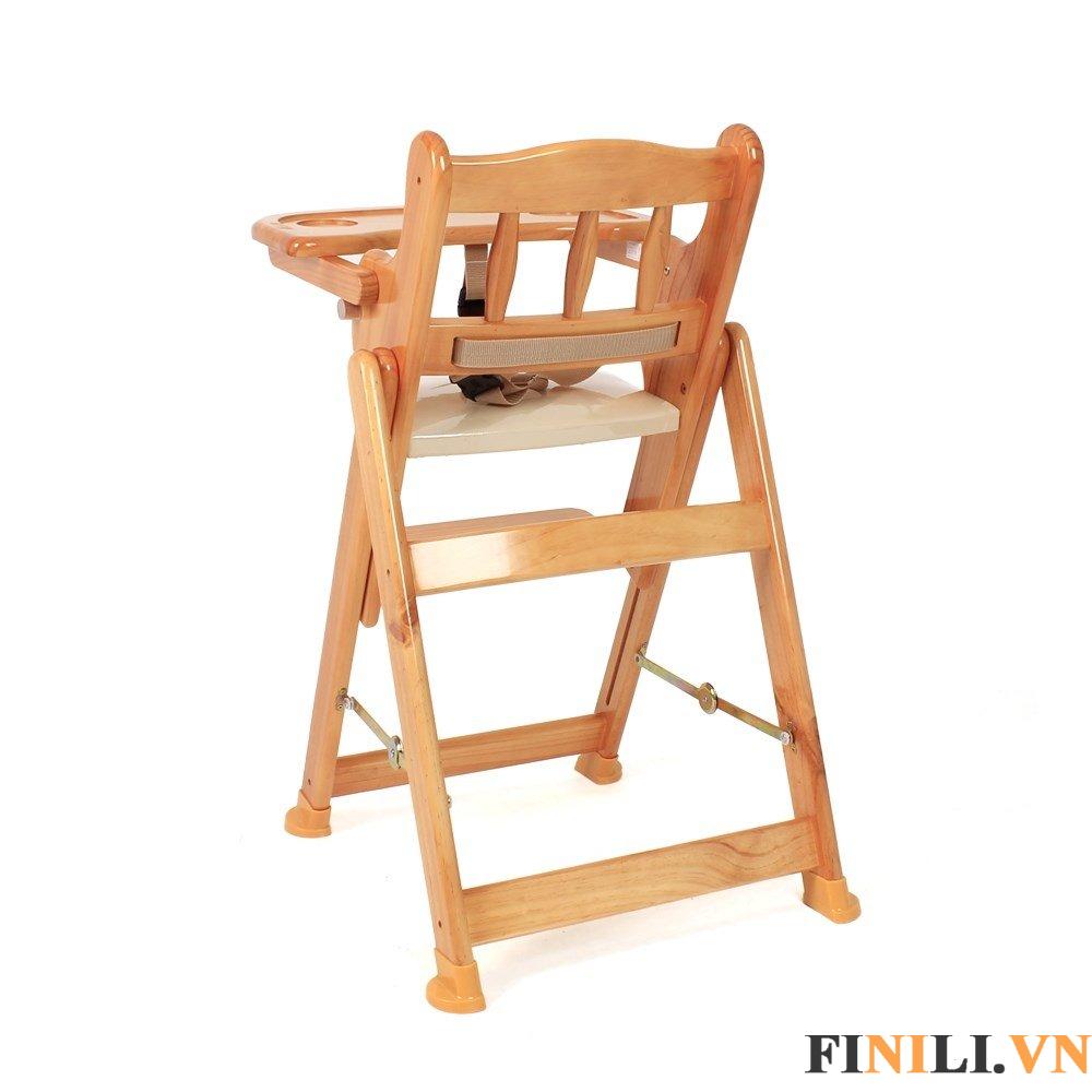 Ghế ăn dặm FNL 2103 có khả năng gấp gọn và được trang bị dây đai bảo vệ an toàn cho bé