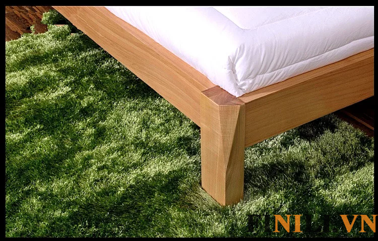 Giường ngủ bằng gỗ cao cấp, kết cấu chân trụ chắc chắn, chịu được trọng lượng