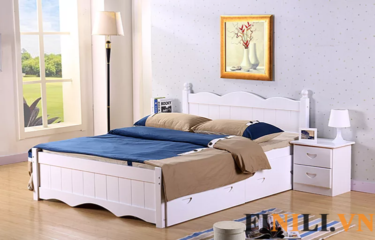 Giường ngủ gỗ tự nhiên được phủ lớp PU bóng làm cho sản phẩm phẳng bóng hơn 