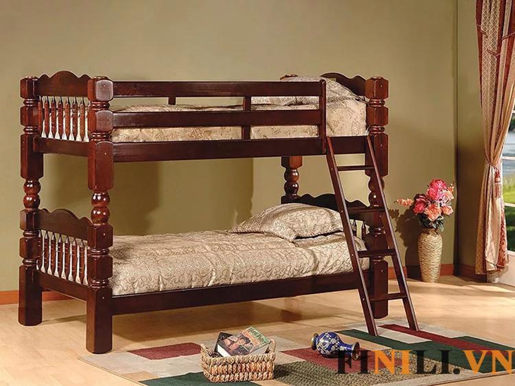Giường ngủ tầng có thang đi kèm độ ngã phù hợp, giúp bé dễ dàng di chuyển