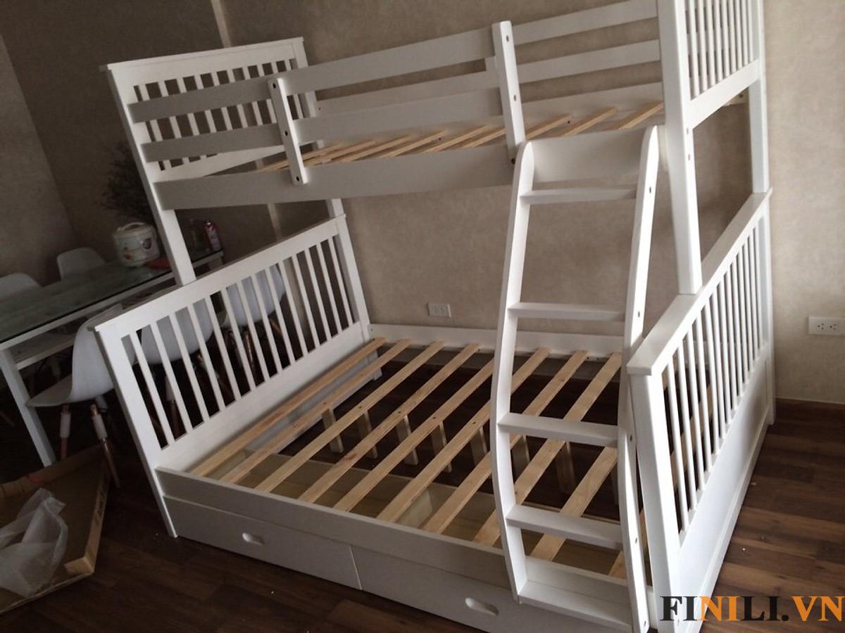 Mỗi tầng của giường FNL 02101 đều có thanh vạt đỡ đệm, lan can chống lăn đảm bảo an toàn cho các bé khi ngủ