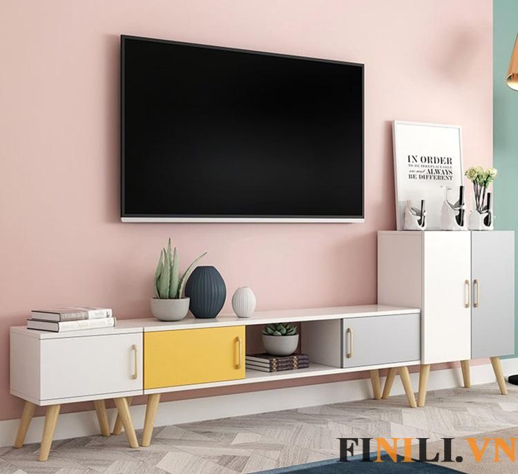 Kệ tivi thiết kế đơn giản dễ dàng phối hợp với các vật dụng nội thất khác trong gia đình