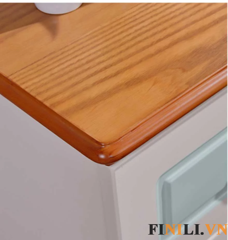 Tủ trang trí gỗ cao cấp bề mặt cạnh tủ được phủ một lớp sơn bóng giúp sản phẩm chống mối mọt và những tác động ngoại lực.