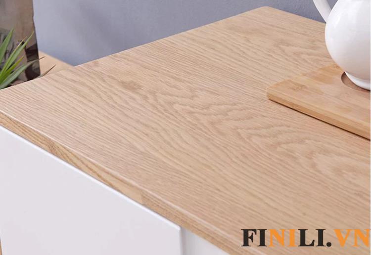 Với nguyên liệu chính là gỗ MDF phủ Melamine nên chiếc tủ trang trí FNL 6270 có bề mặt nhẵng mịn